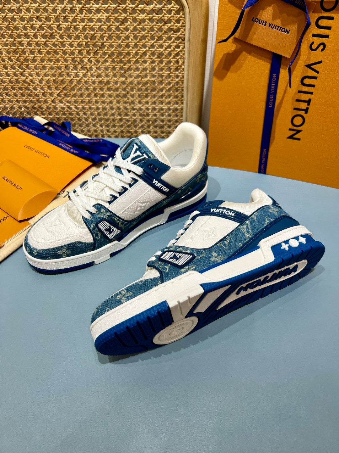 Lv sneaker